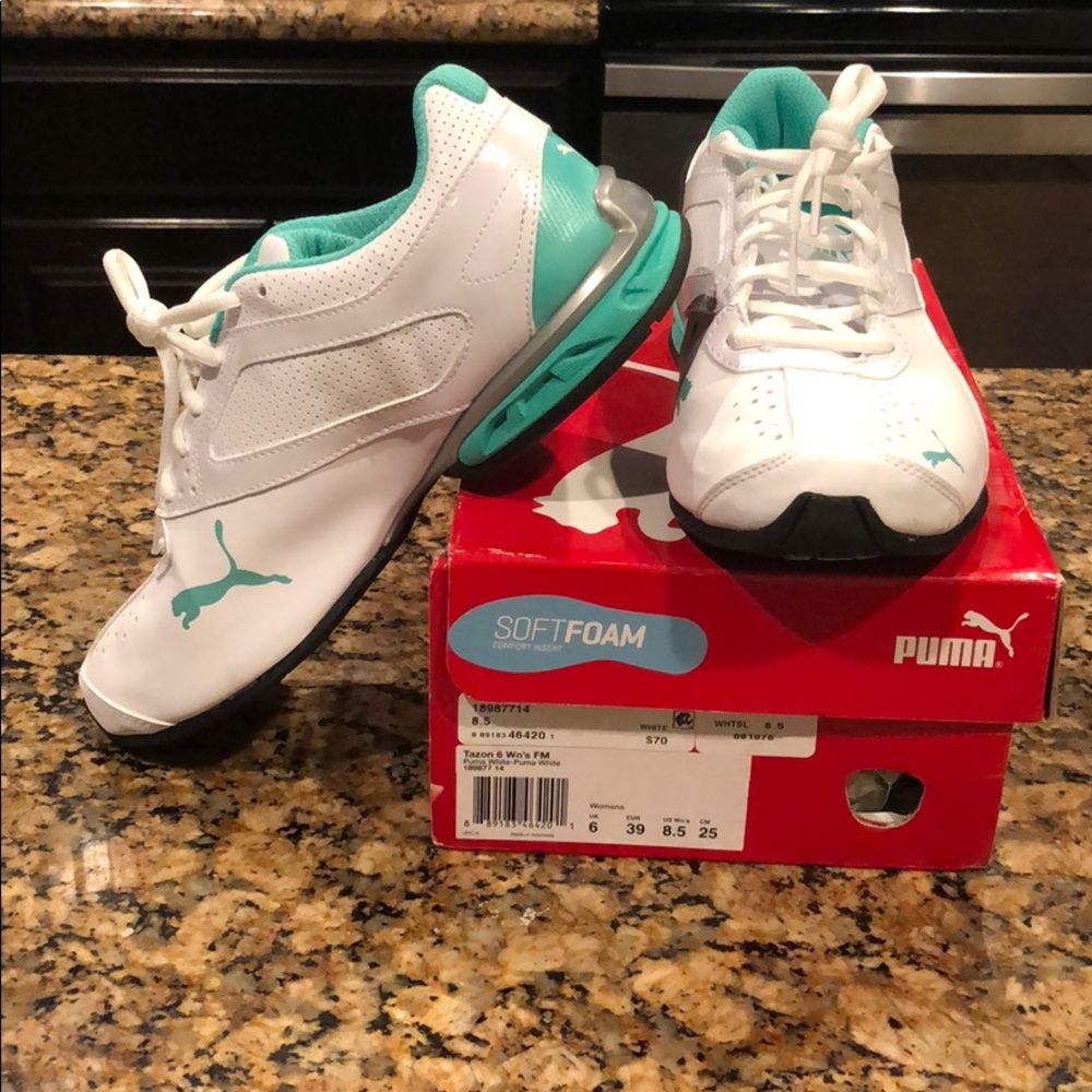 White puma tennis shoes